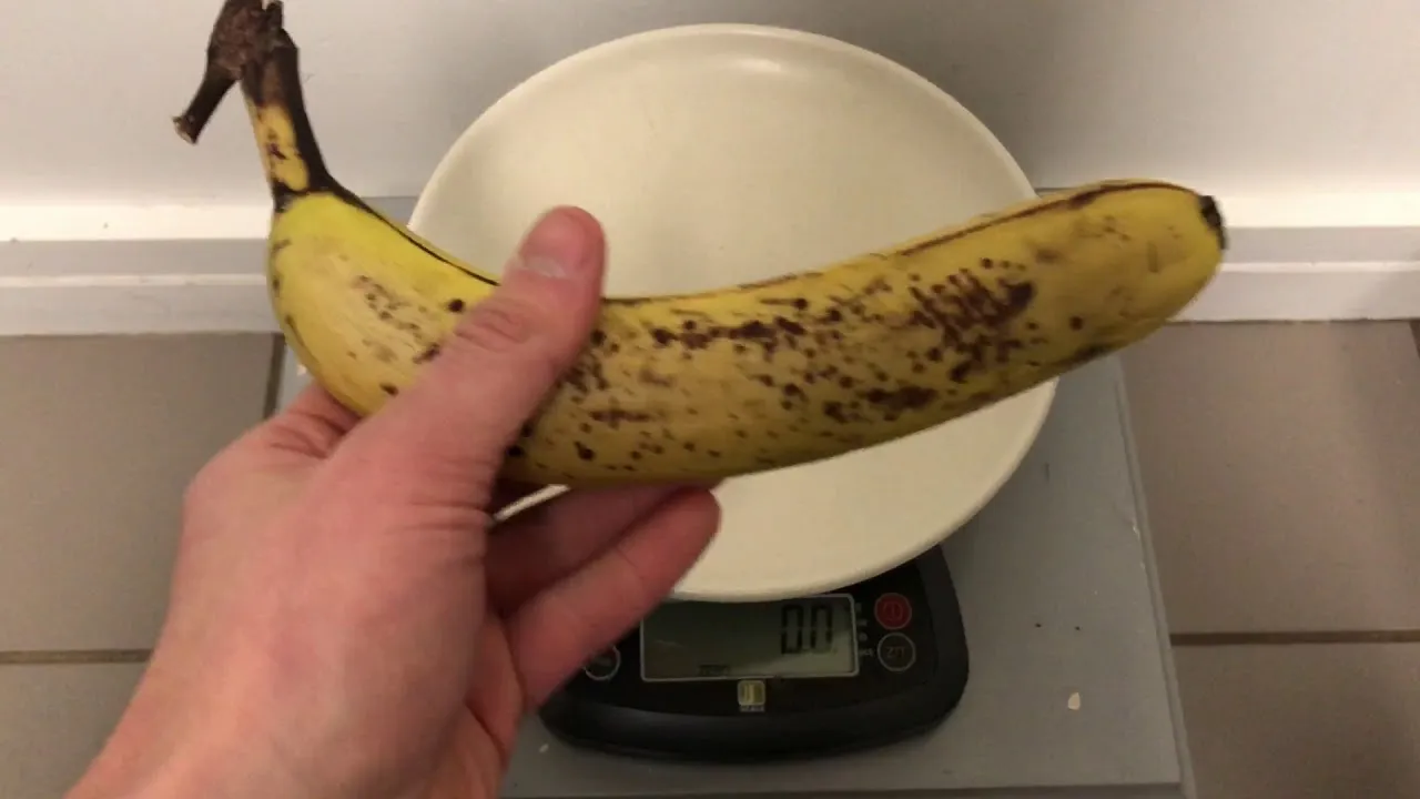 how much does a banana peel weigh