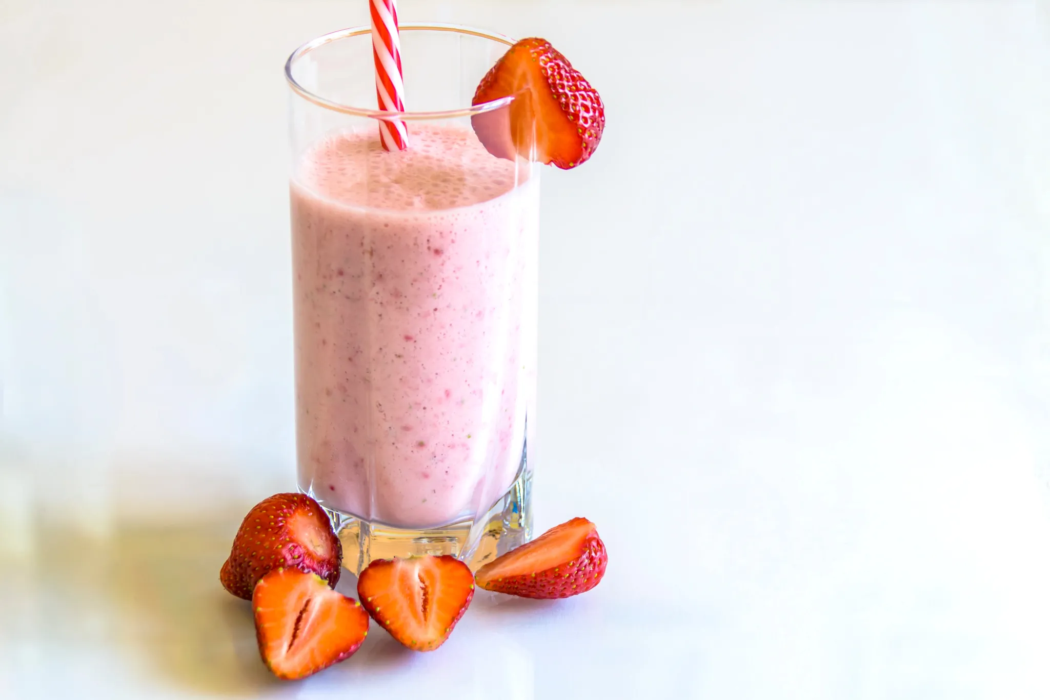 Delicious Strawberry Banana Milkshake Recipe Without Ice Cream – Easy and Healthy